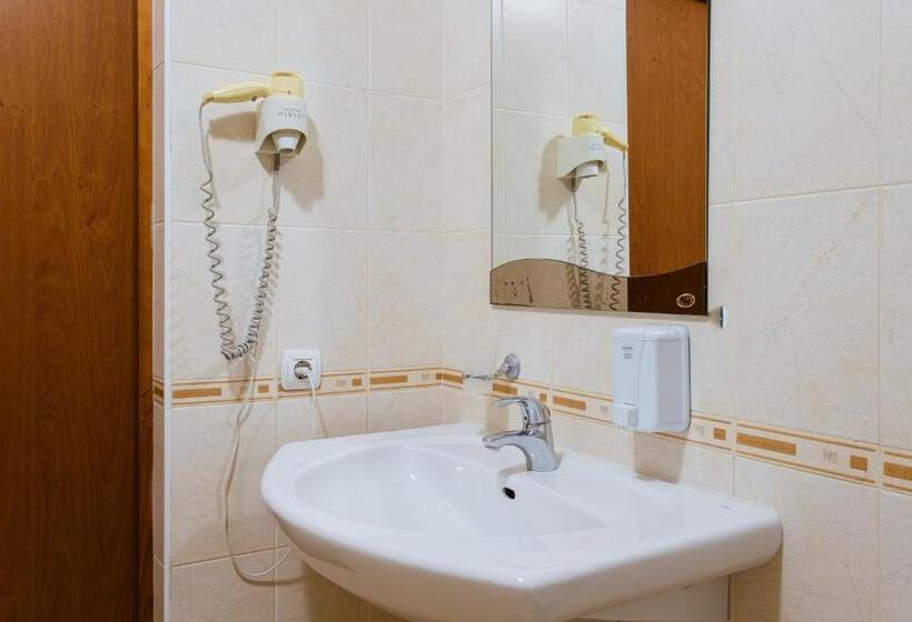 اتاق استاندارد سه نفره, Tiso Apart
