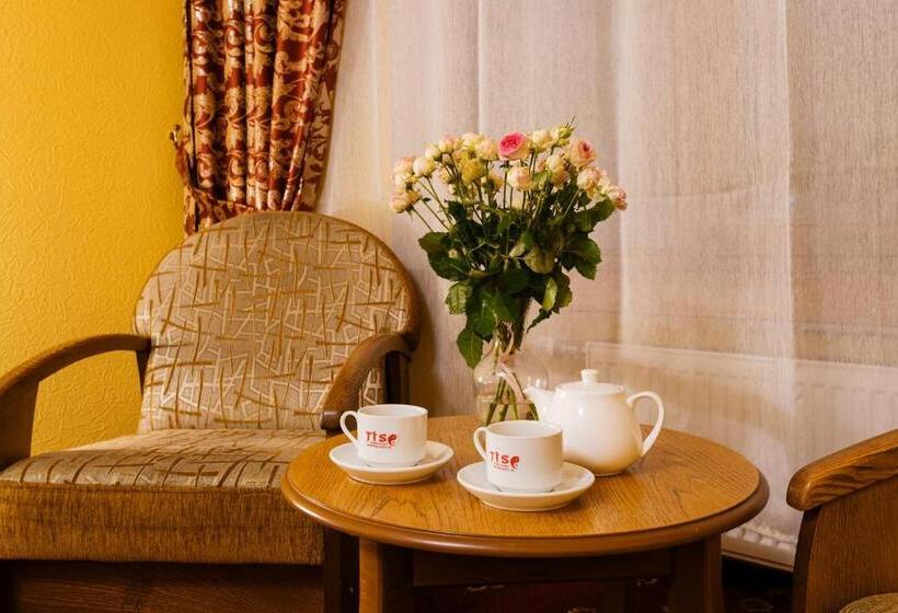 اتاق استاندارد سه نفره, Tiso Apart