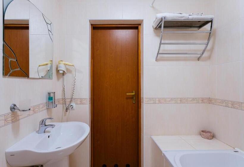 اتاق لوکس خانوادگی, Tiso Apart