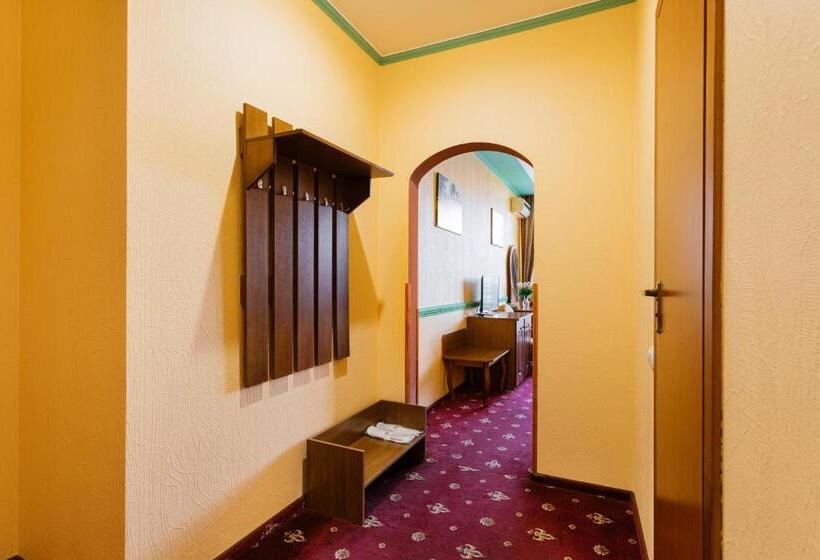 اتاق لوکس خانوادگی, Tiso Apart