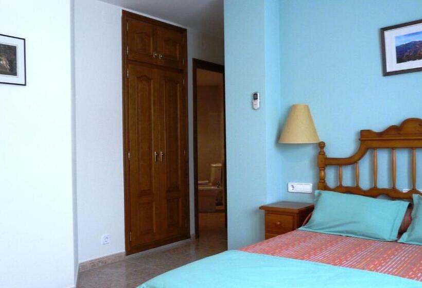 Номер Стандарт с Балконом, Hostal Casa Castro