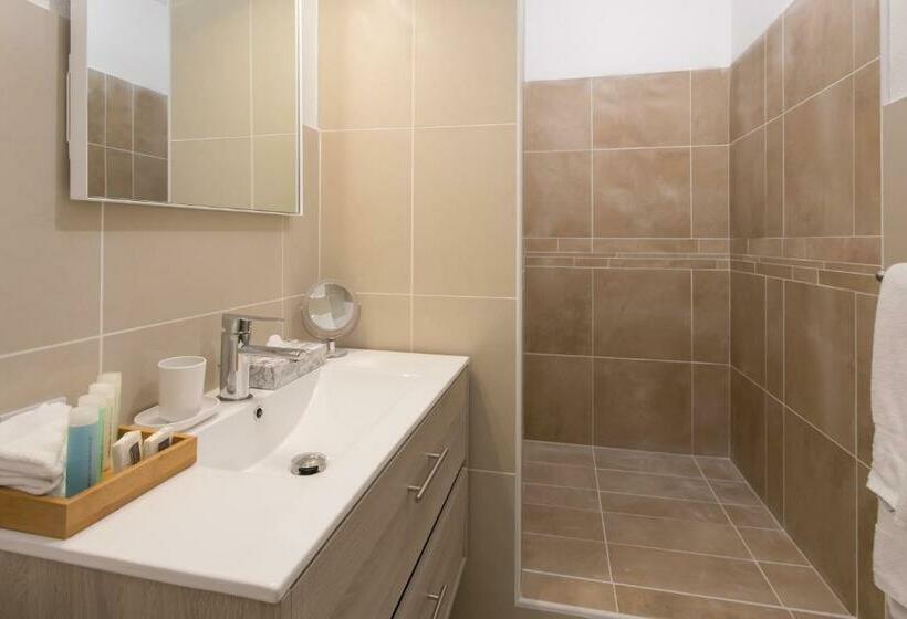 استودیوی استاندارد, Bleu Emeraude