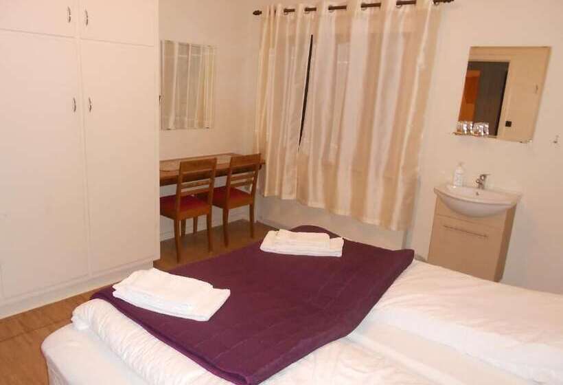 اتاق استاندارد با سرویس بهداشتی مشترک, Nes Guesthouse