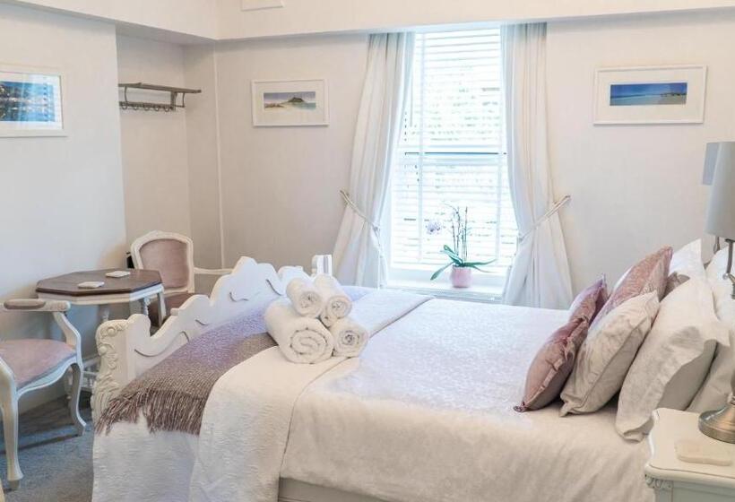 Номер Deluxe Кровать Кинг, Trefoil Guest House