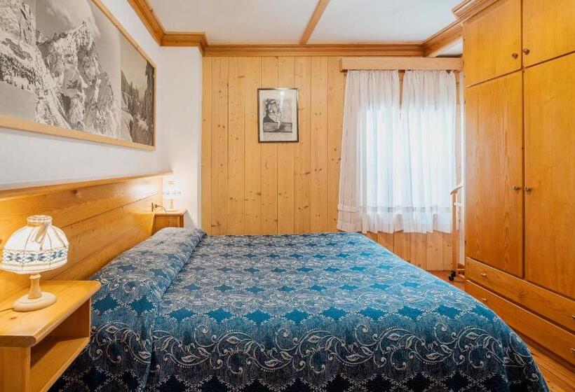1 Bedroom Penthouse Apartment, Locanda Montana