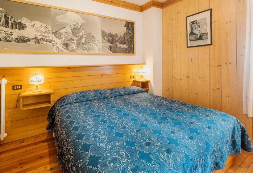 1 Bedroom Penthouse Apartment, Locanda Montana