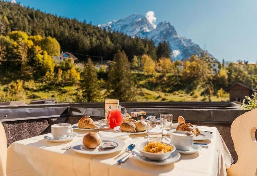اتاق لوکس با بالکن, Locanda Montana