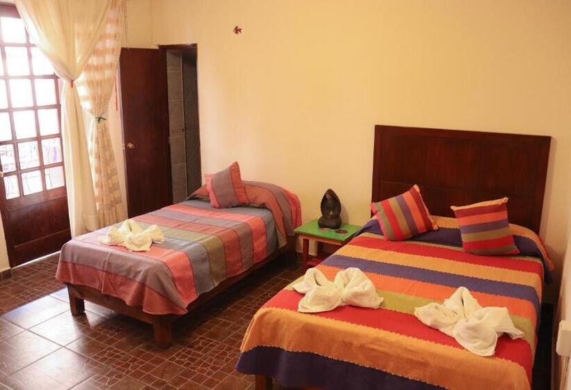 اتاق ساده سه‌ نفره, Posada Don Mario