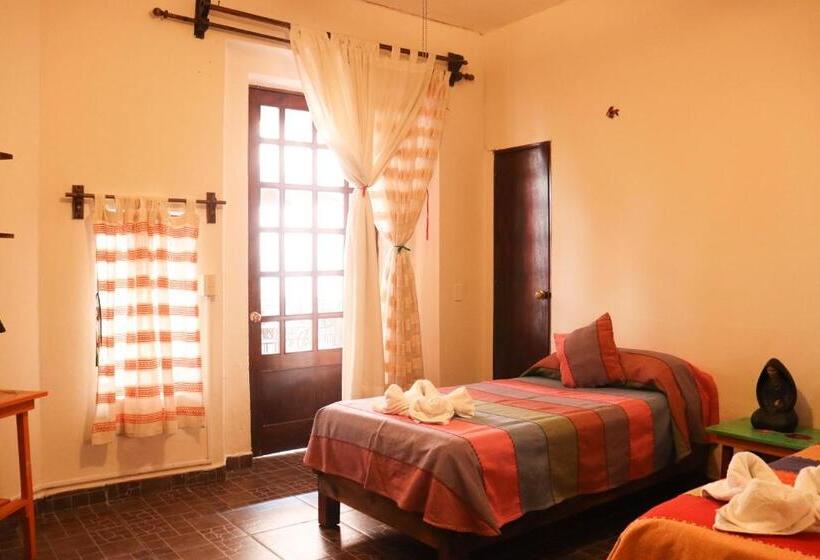 اتاق ساده سه‌ نفره, Posada Don Mario