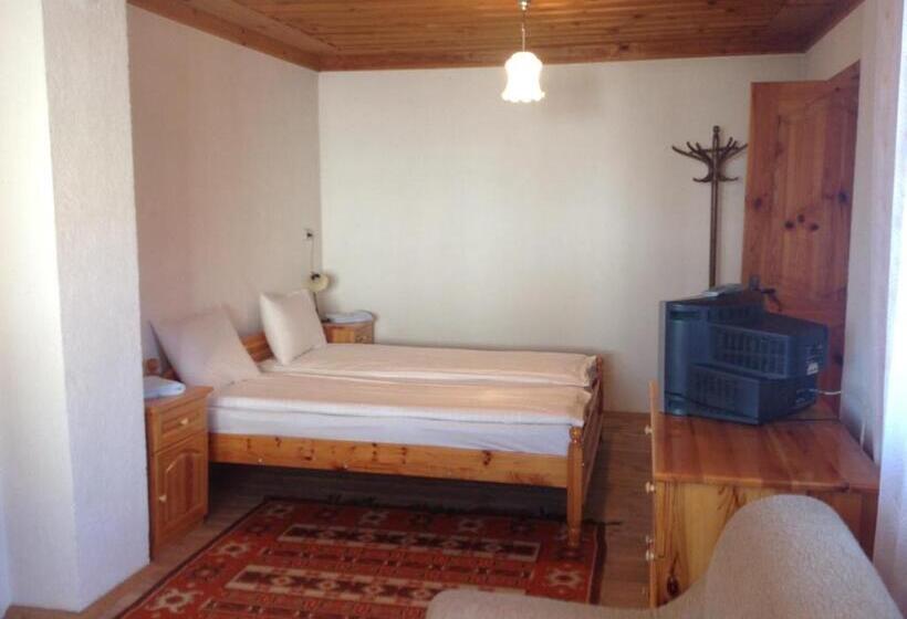Номер Стандарт Трехместный, Guest House Lina