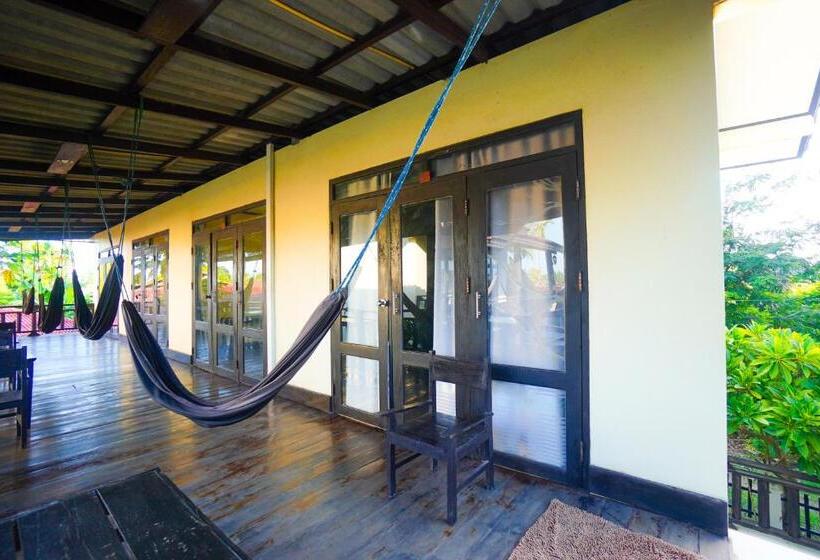 اتاق استاندارد با بالکن, Mr Tho S Bungalows
