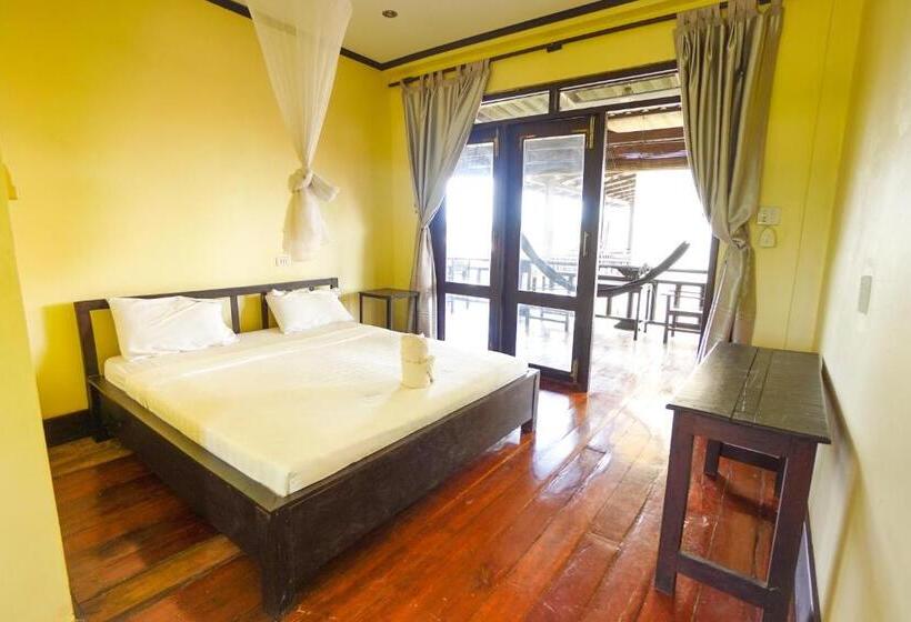 اتاق استاندارد با بالکن, Mr Tho S Bungalows