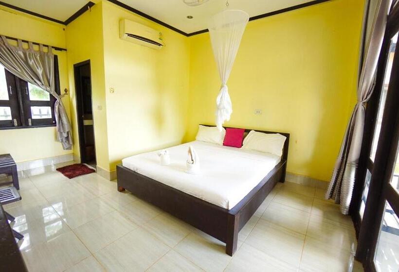 اتاق استاندارد با بالکن, Mr Tho S Bungalows