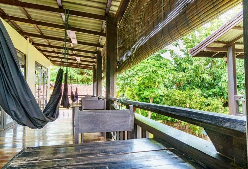 اتاق استاندارد با بالکن, Mr Tho S Bungalows