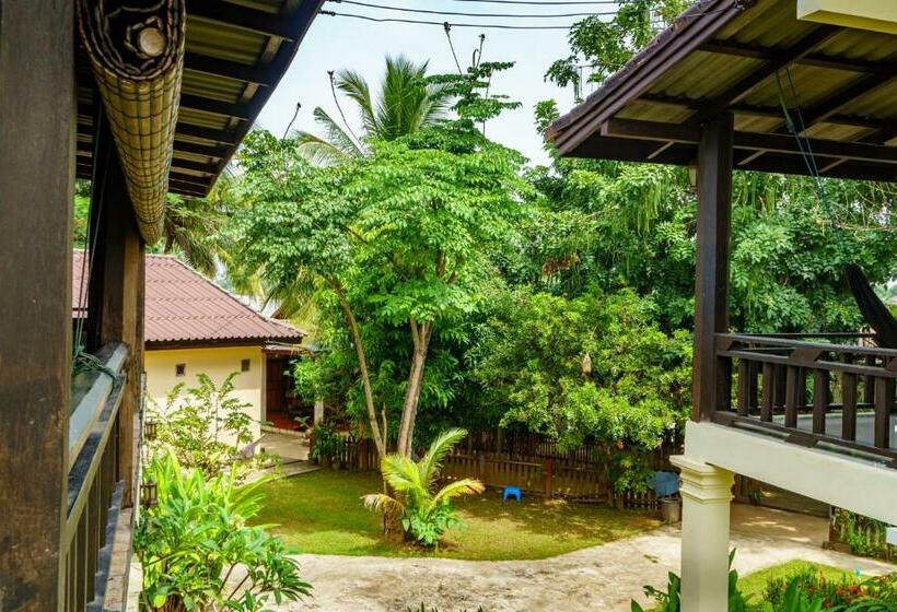 اتاق استاندارد با بالکن, Mr Tho S Bungalows