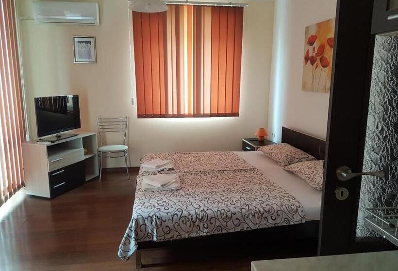 Апартаменты 1 Спальня с Террасой, Guest House Nedelchevi