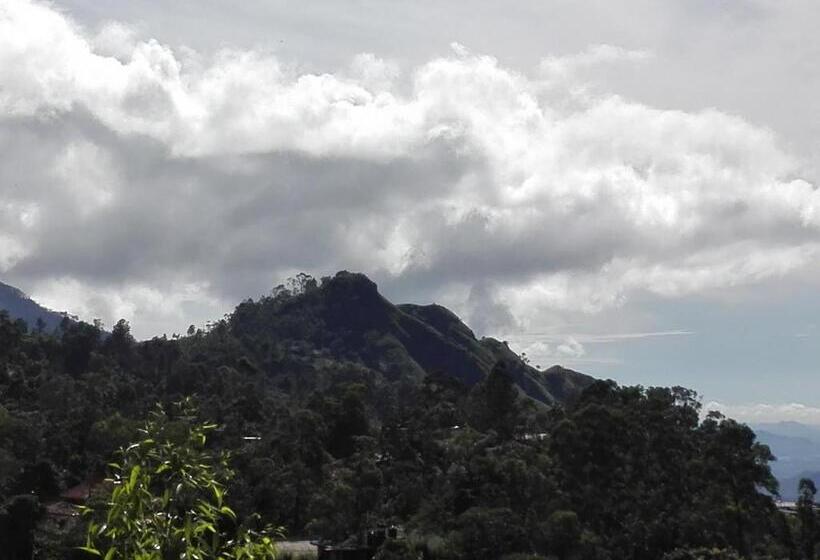 Quarto Estandar Vista Montanha, The Rock Face