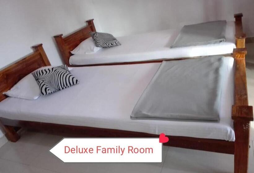 Quarto Familiar Deluxe, The Rock Face