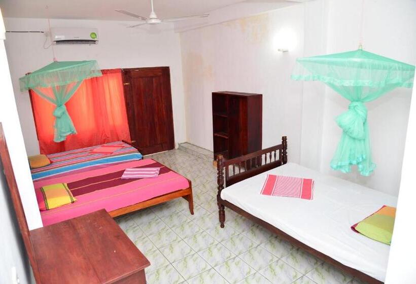 اتاق استاندارد سه نفره, Athula Hikka Beach Guesthouse