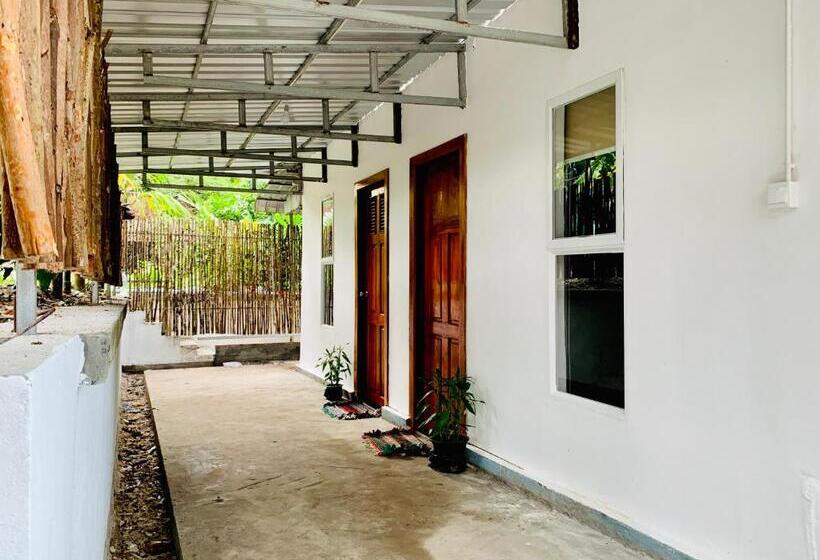 Standard Triple Room, Onederz Koh Rong Sanloem