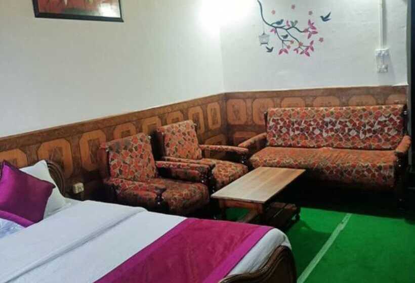 Номер Deluxe, Goroomgo Tribhuwan Ranikhet