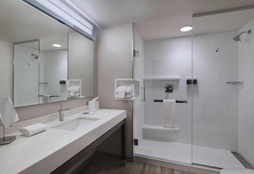 Люкс Кровать Кинг, Courtyard St. Louis Brentwood