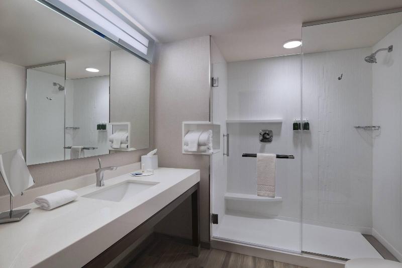Люкс Кровать Кинг, Courtyard St. Louis Brentwood