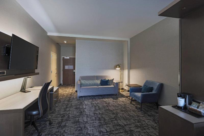 Люкс Кровать Кинг, Courtyard St. Louis Brentwood