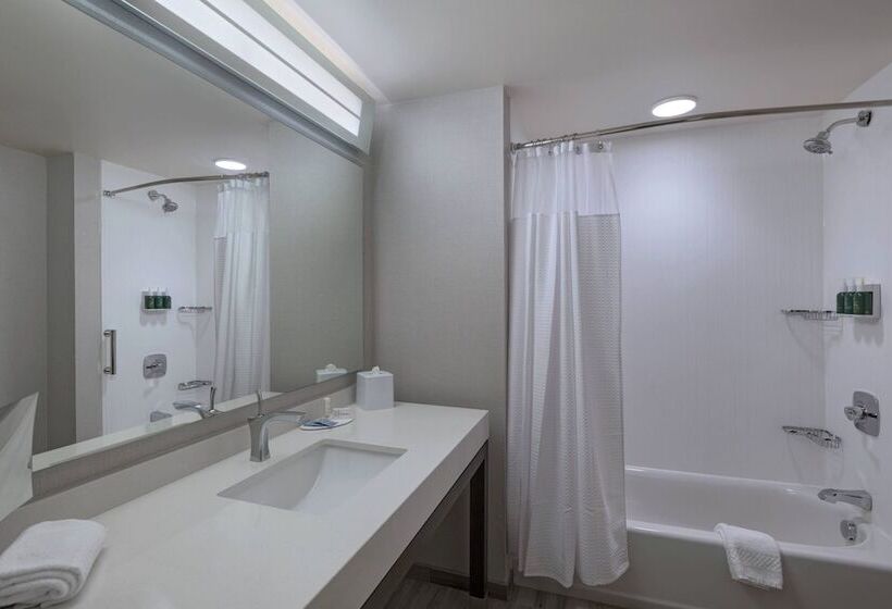 Люкс, Courtyard St. Louis Brentwood