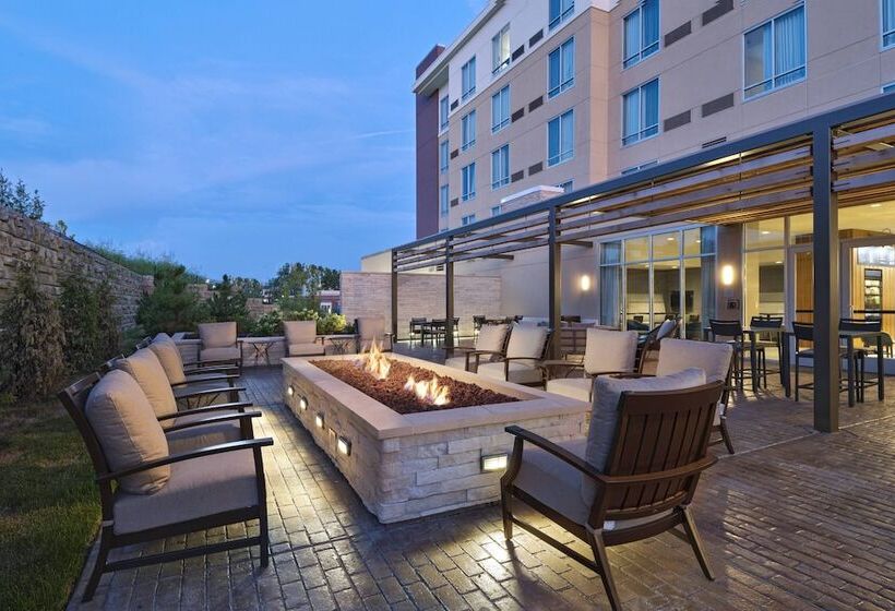 Люкс, Courtyard St. Louis Brentwood