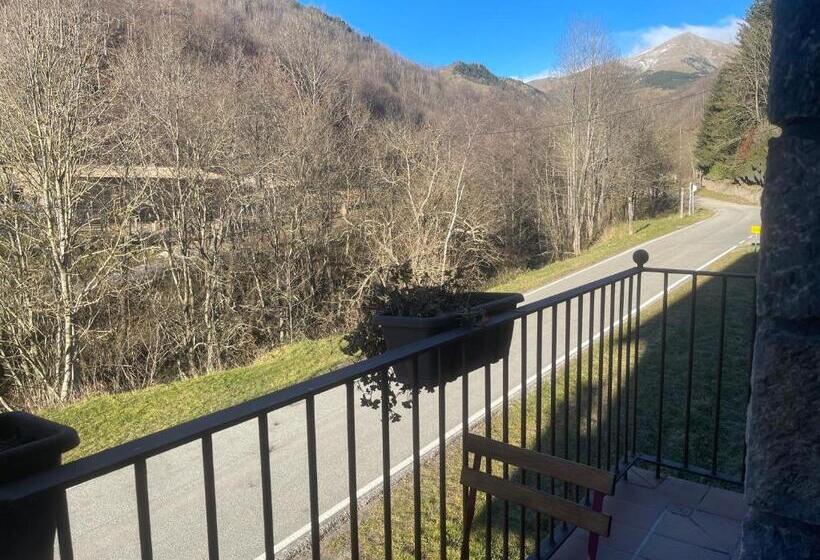 Номер Стандарт с Балконом, Hostal El Quintà