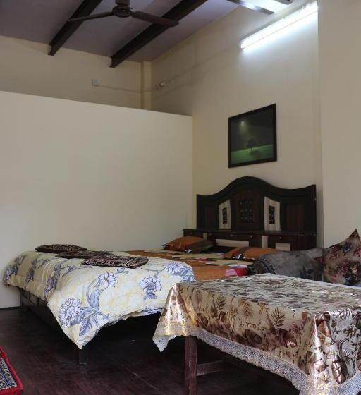 Quarto Deluxe, Mother Hostel