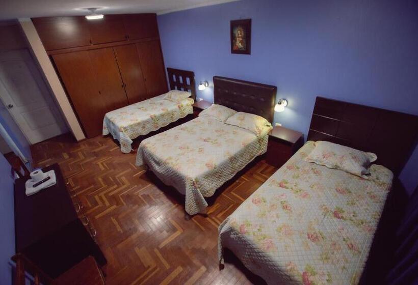 اتاق استاندارد سه نفره, Hospedaje Zaragoza