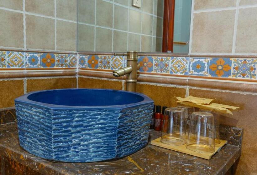 غرفة قياسية سرير كينج, Easy House