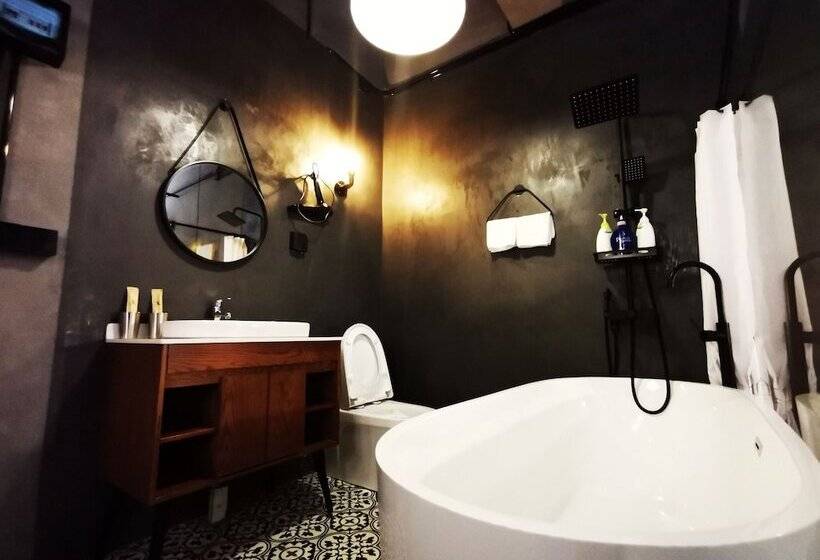 Номер Deluxe, Black Gold Factory Boutique Design