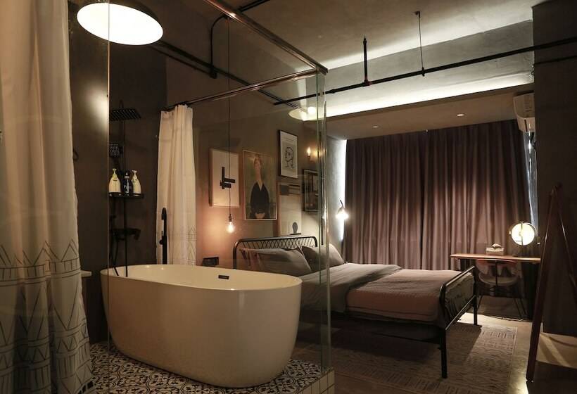 Номер Deluxe, Black Gold Factory Boutique Design