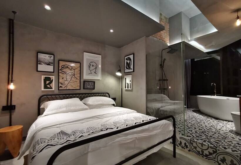 Номер Deluxe, Black Gold Factory Boutique Design