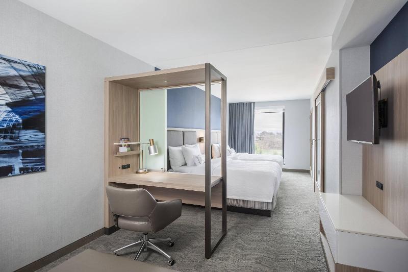 Люкс Кровать Кинг, Springhill Suites Madison