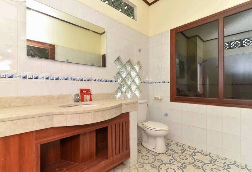 Номер Deluxe, Reddoorz Plus Near Seminyak Square