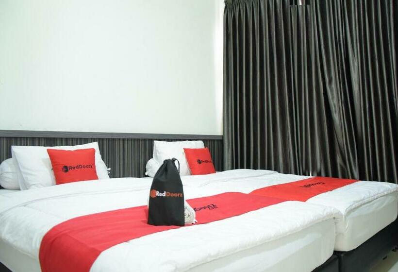Семейный Номер, Reddoorz Near Gor Satria Purwokerto