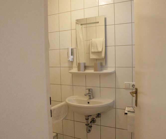 اتاق استاندارد سه نفره, Gästehaus Häuser