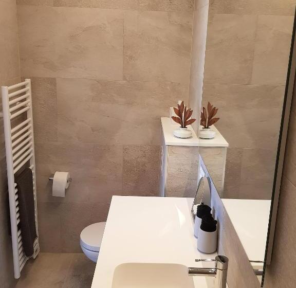 带大床的高级房间, Akemi B&b