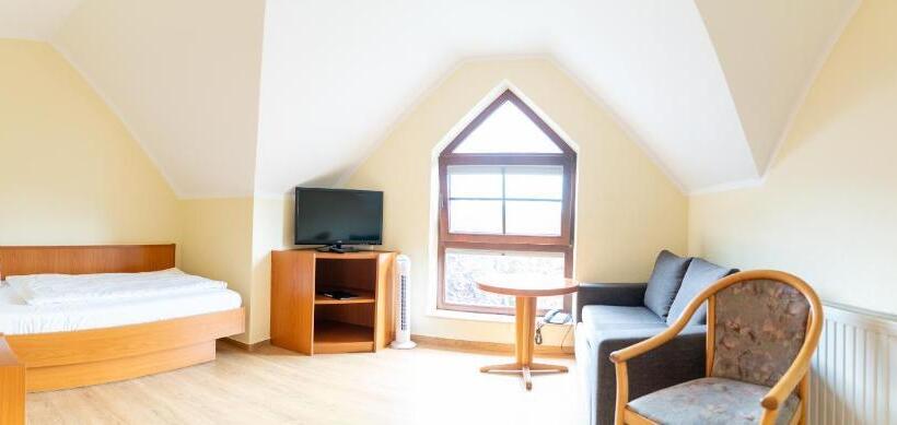 Номер Стандарт Индивидуальный, Landhotel Biberburg