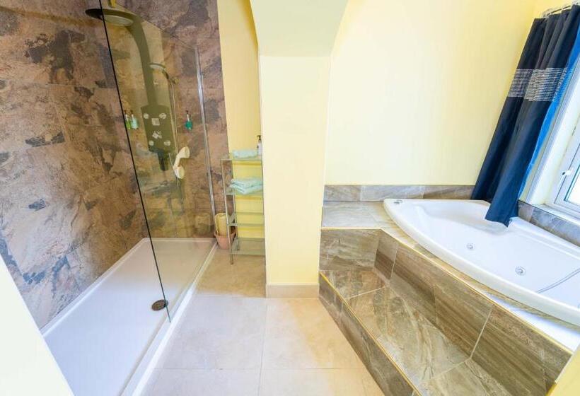 Королевский Люкс, Ferndale Luxury Boutique Bed & Breakfast