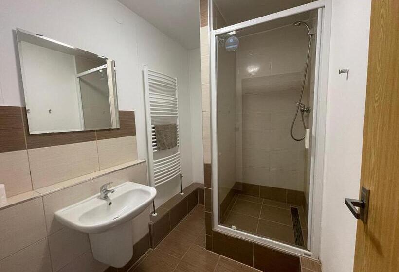 Номер Стандарт, Hostel U Sv. štěpána