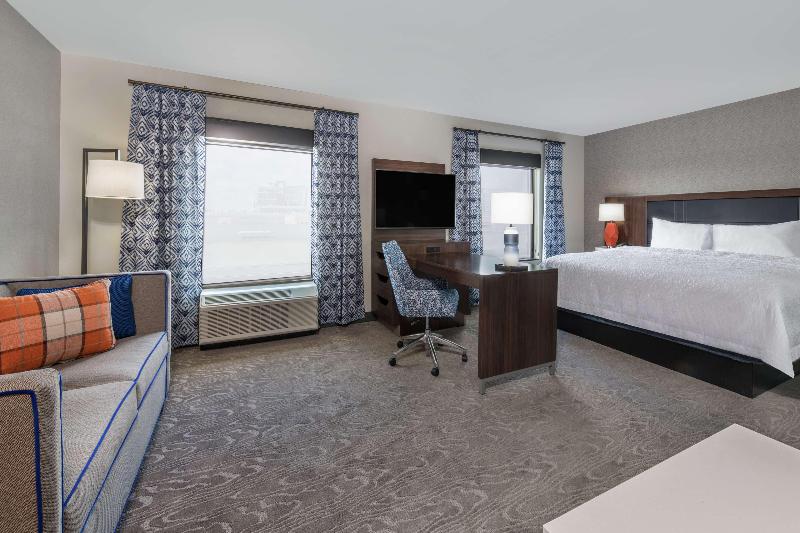Люкс Кровать Кинг, Hampton Inn & Suites Fort Wayne Downtown