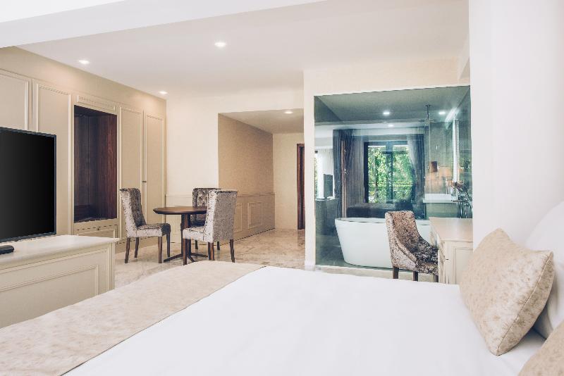 سوییت جونیور, Iberostar Waves Slavija