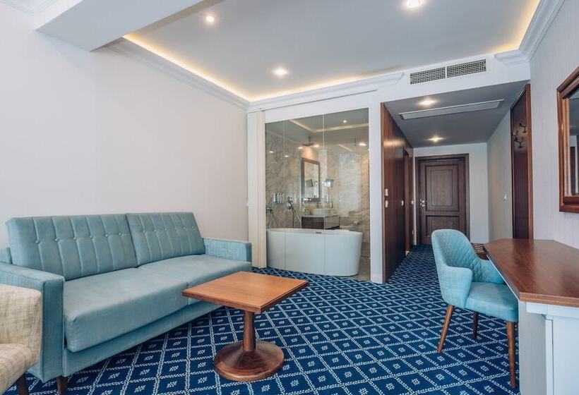 سوییت جونیور, Iberostar Waves Slavija