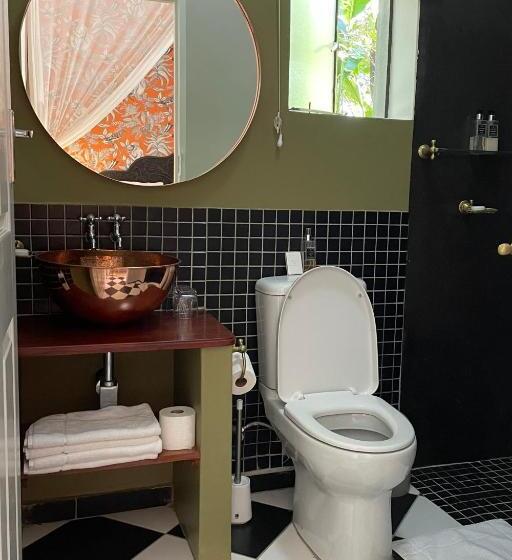 سوییت خانوادگی, 528 Victoria Falls Guest House