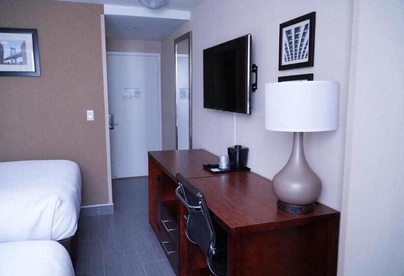 Quarto Quádruplo Deluxe, Mint Jfk Airport